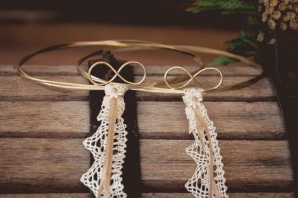 Στέφανα γάμου “άπειρο” με διπλή λευκόχρυση-επίχρυση βέργα Λ12β