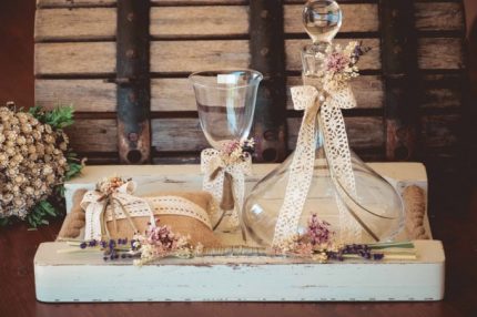 Δίσκος ξύλινος ,καράφα-ποτήρι κρύσταλλο με διακόσμηση Α06